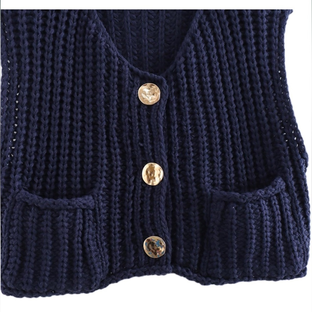 Chunky Knit Black Sweater Vest - Picture 5 of 7